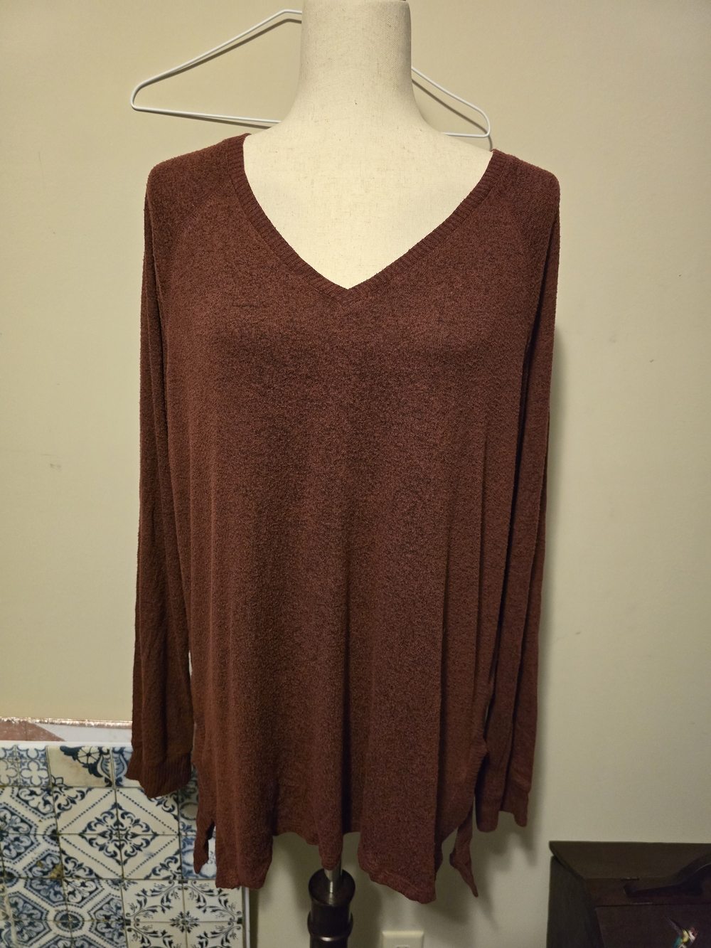 Maurices V-Neck Long Sleeve Sweater in Rust Sz L